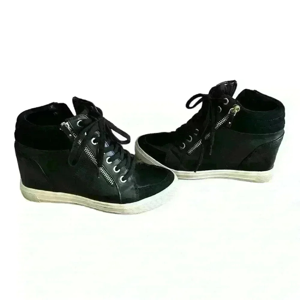 Aldo zipper with faux lace up leather wedge platform sneaker. Size 6.5 heel 2.5”